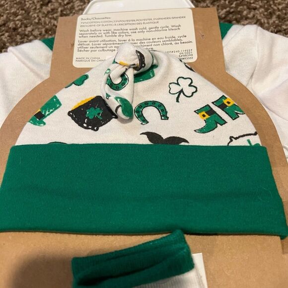 St. Patricks Day Who Needs Luck With All This Charm Baby 4pc Size 0-3mo NWT 🏷 - Picture 5 of 11
